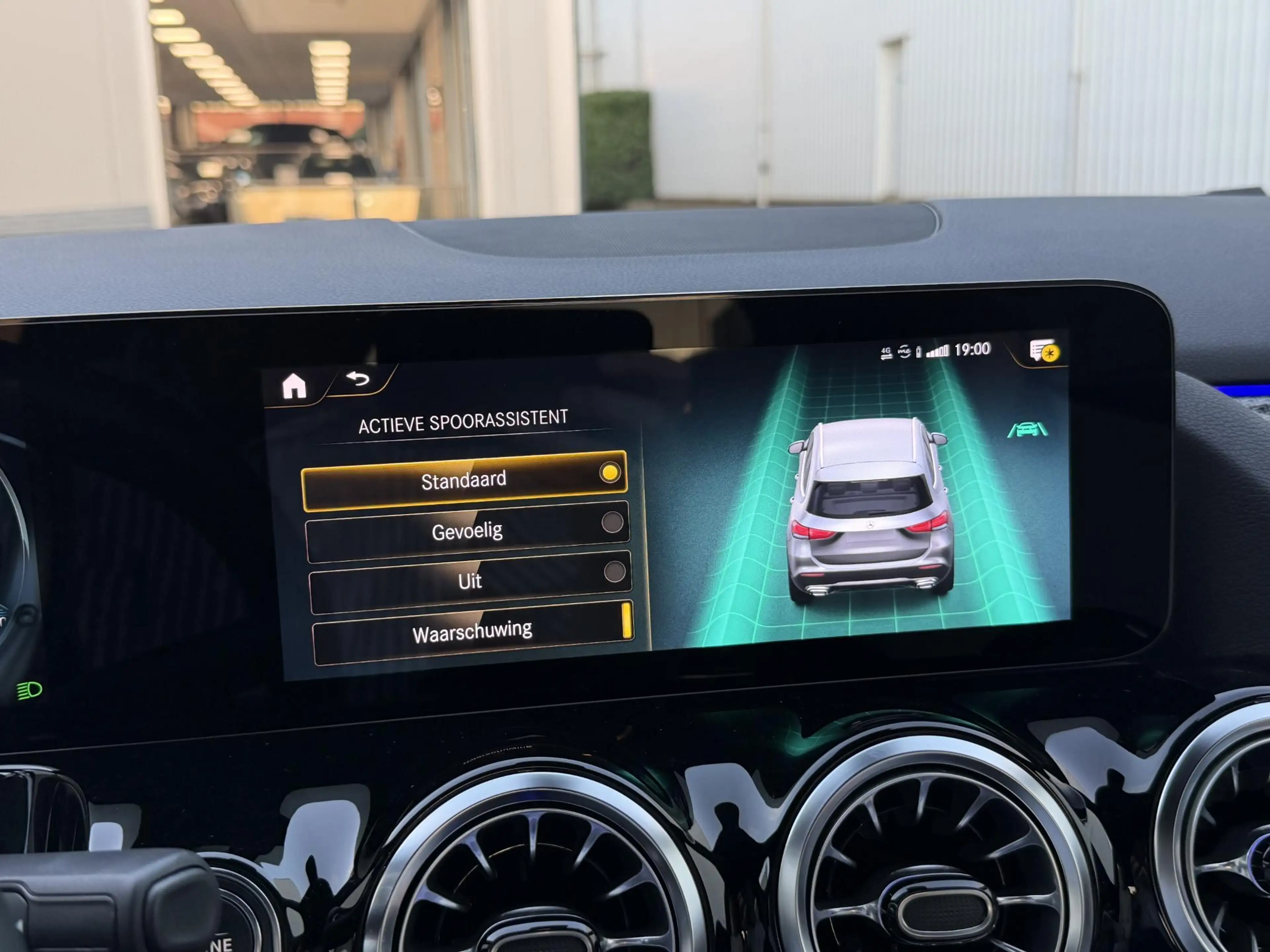 Mercedes-Benz GLA 180 AMG Line | NL-Auto/Carplay/Camera/Sfeerverlichting — photo 36
