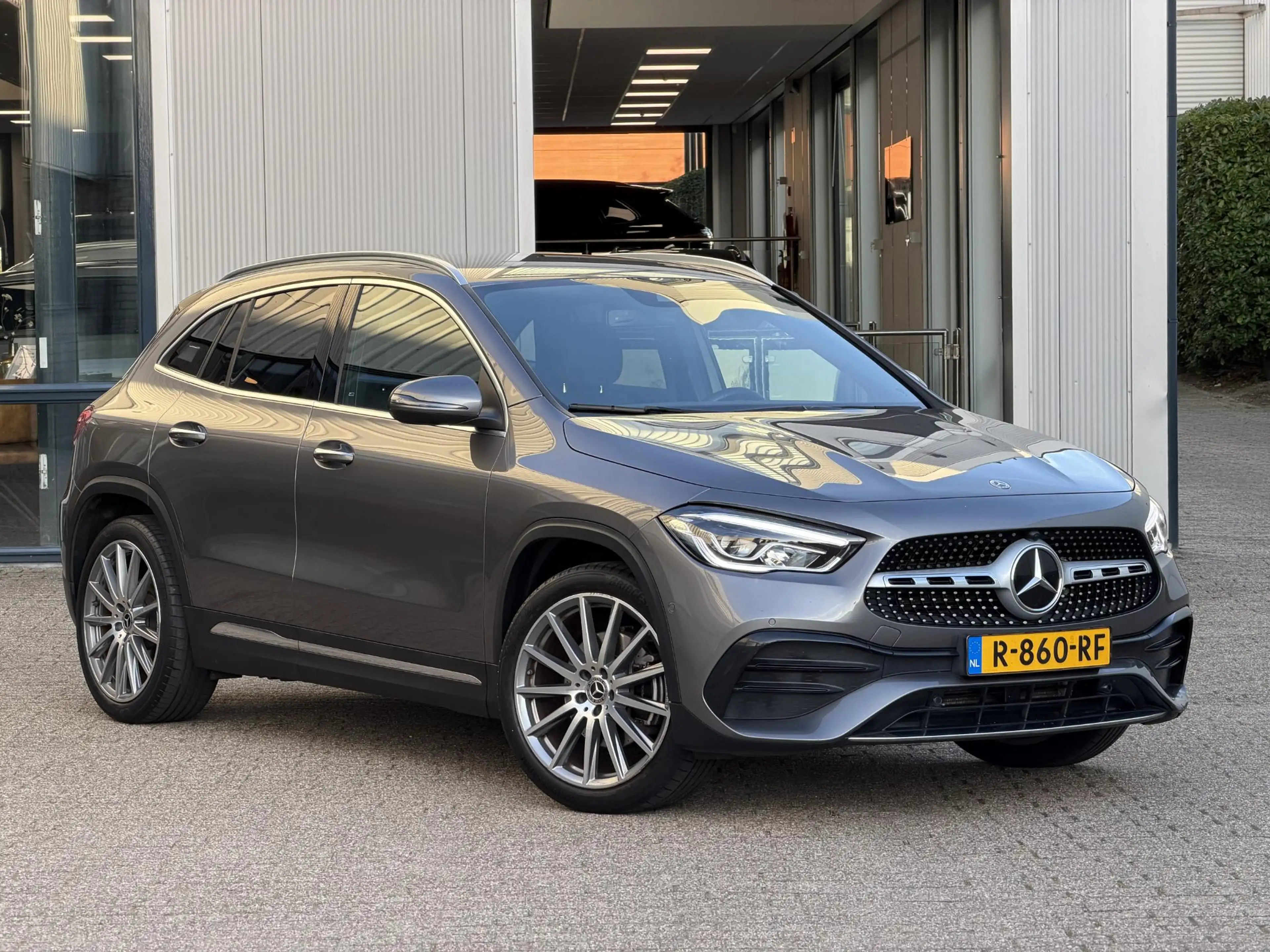 Mercedes-Benz GLA 180 AMG Line | NL-Auto/Carplay/Camera/Sfeerverlichting — photo 19