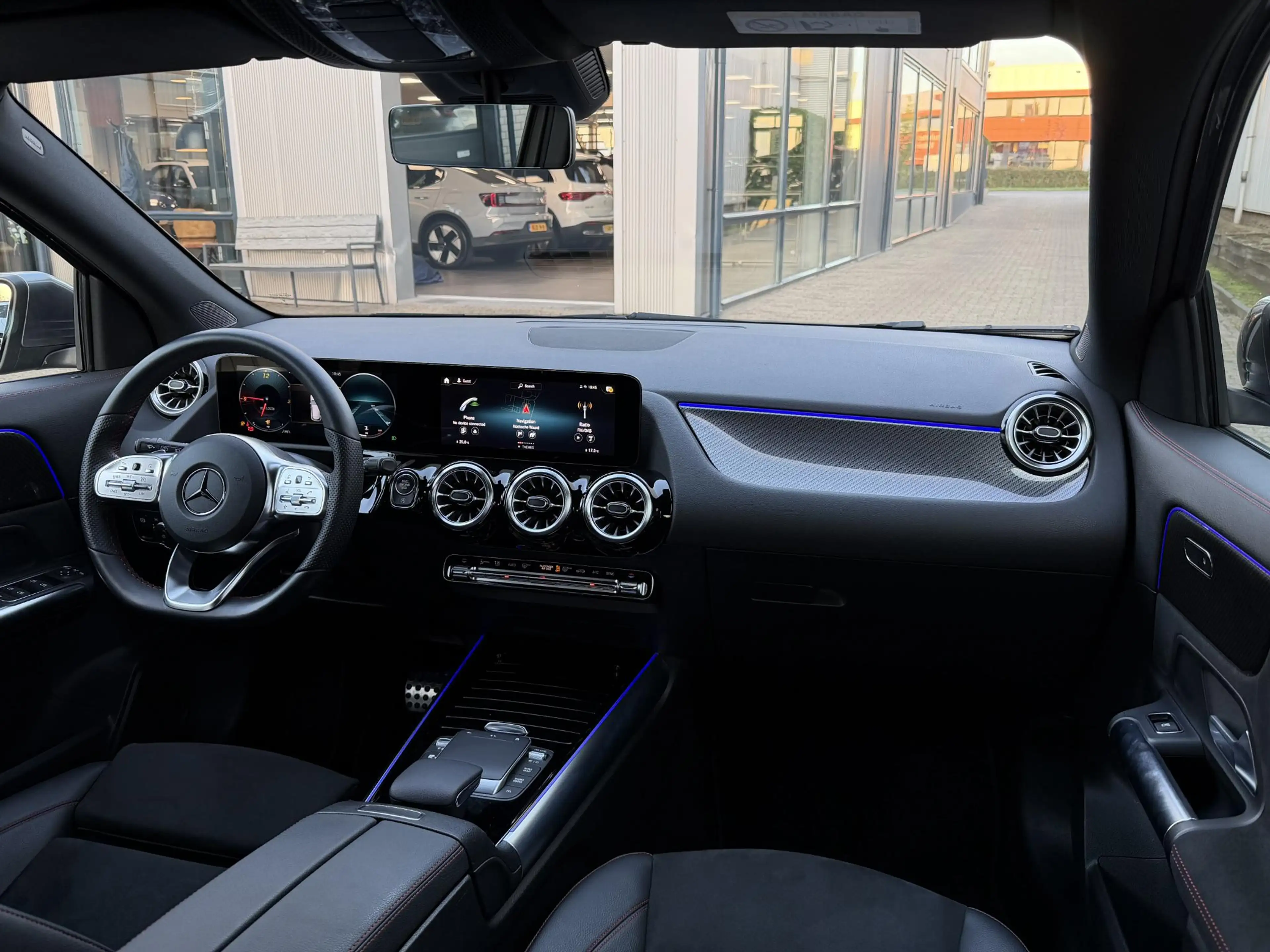 Mercedes-Benz GLA 180 AMG Line | NL-Auto/Carplay/Camera/Sfeerverlichting — photo 15