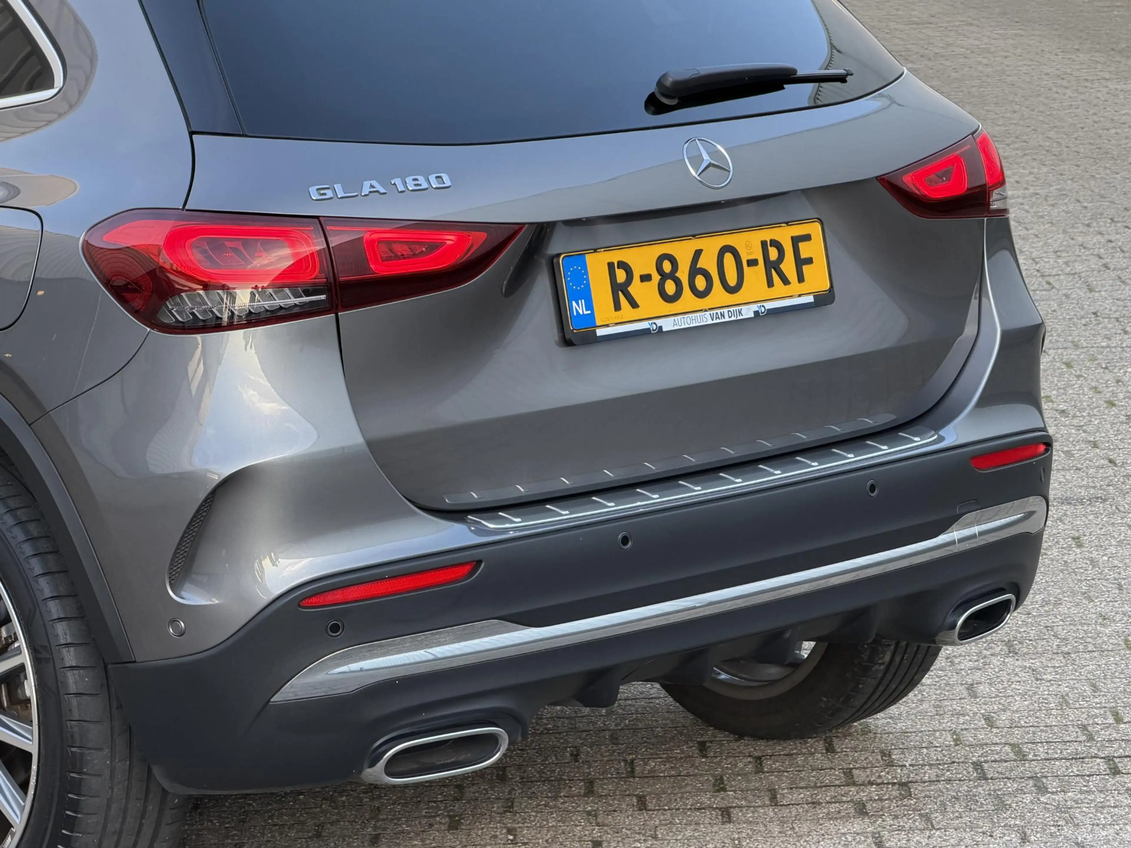 Mercedes-Benz GLA 180 AMG Line | NL-Auto/Carplay/Camera/Sfeerverlichting — photo 33