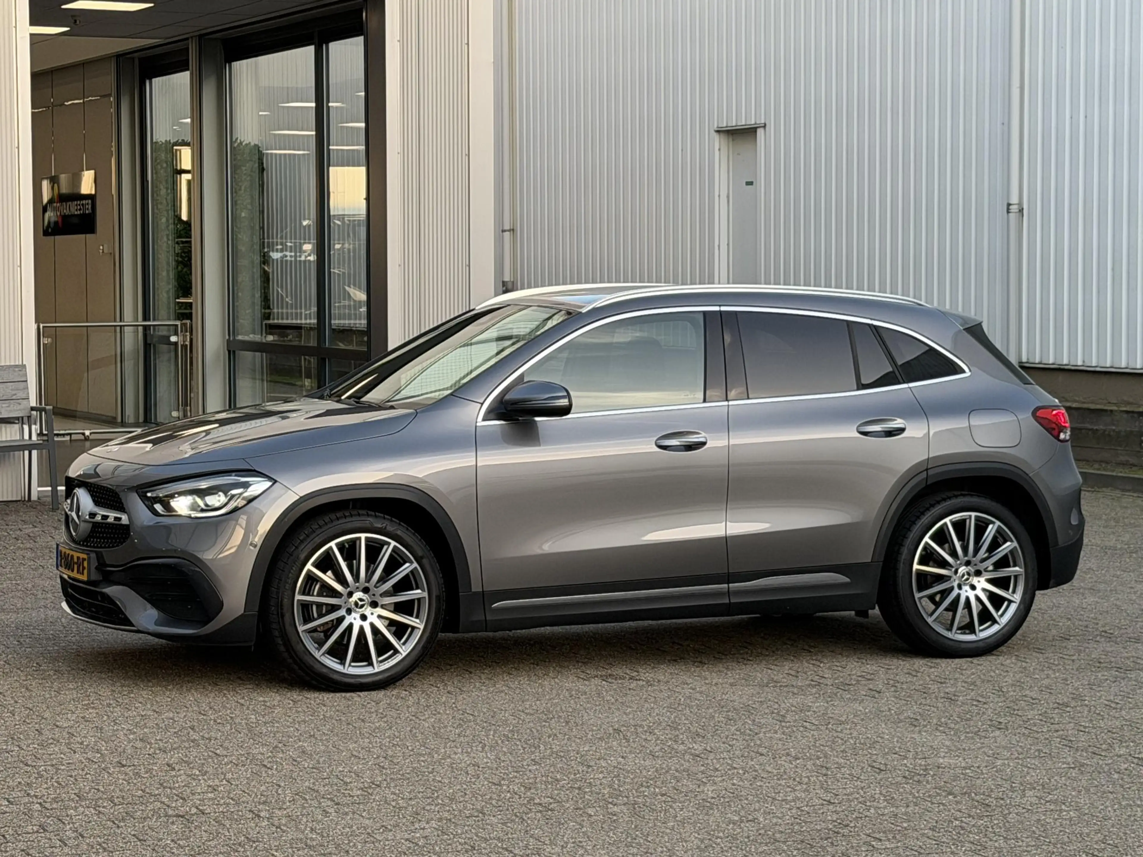 Mercedes-Benz GLA 180 AMG Line | NL-Auto/Carplay/Camera/Sfeerverlichting — photo 41