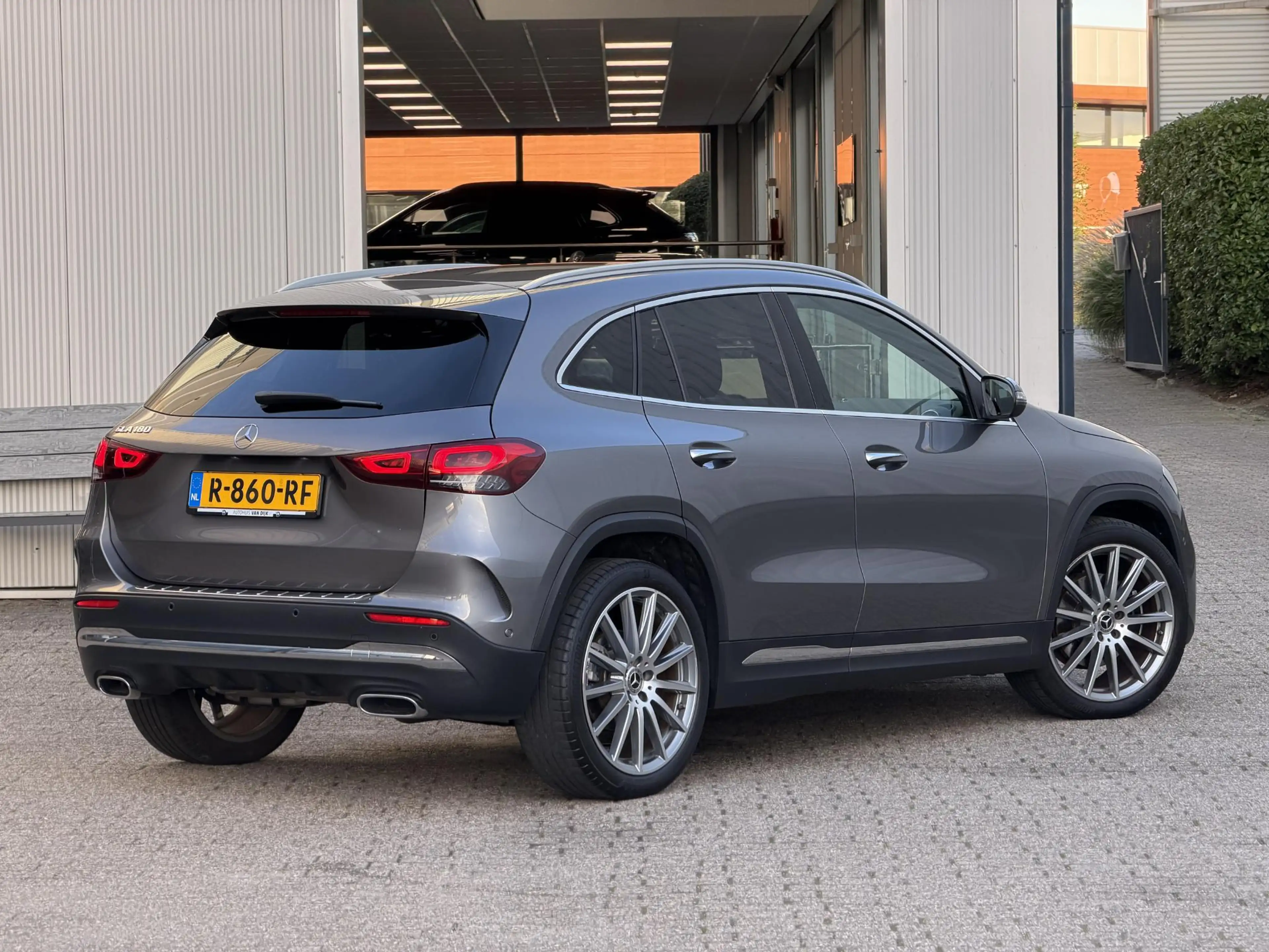 Mercedes-Benz GLA 180 AMG Line | NL-Auto/Carplay/Camera/Sfeerverlichting — photo 2