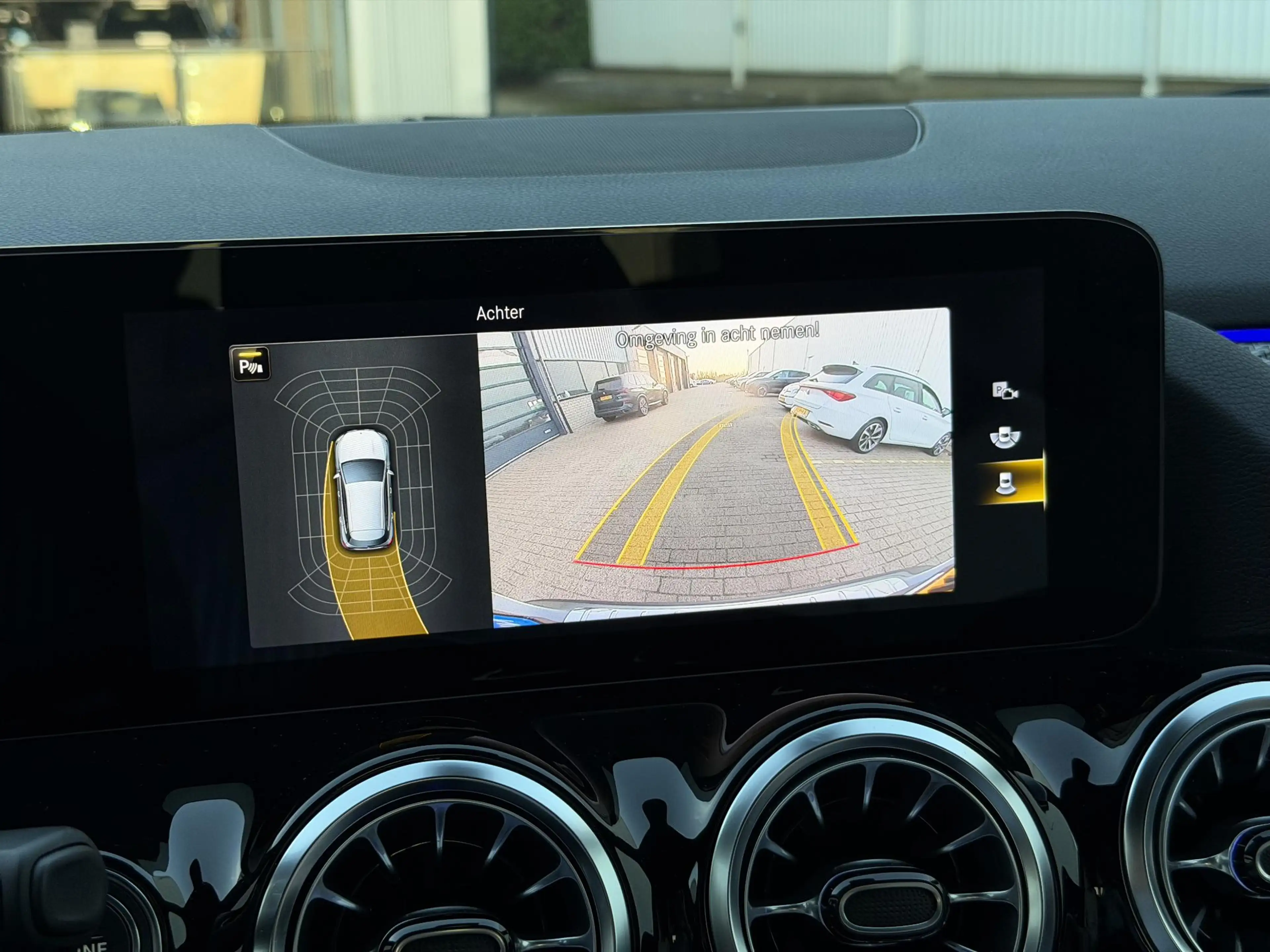 Mercedes-Benz GLA 180 AMG Line | NL-Auto/Carplay/Camera/Sfeerverlichting — photo 23