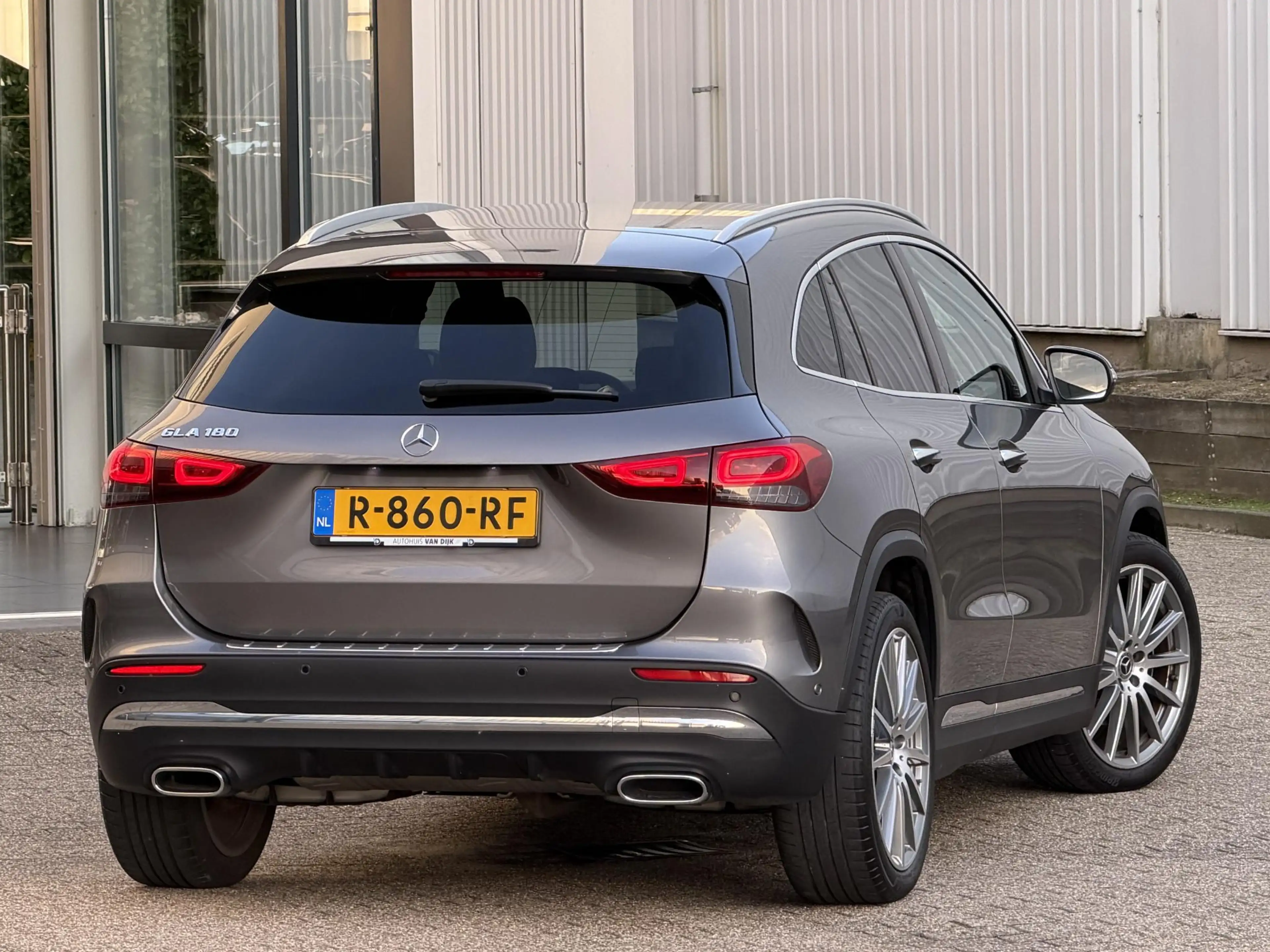 Mercedes-Benz GLA 180 AMG Line | NL-Auto/Carplay/Camera/Sfeerverlichting — photo 22