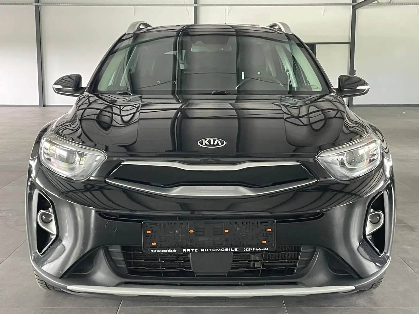Kia Stonic 1,6 CRDI Platinum NAVI+CARPLAY+TEMP+LK.HZ Negro - 2