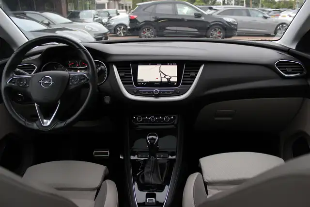 Opel Grandland X view 2