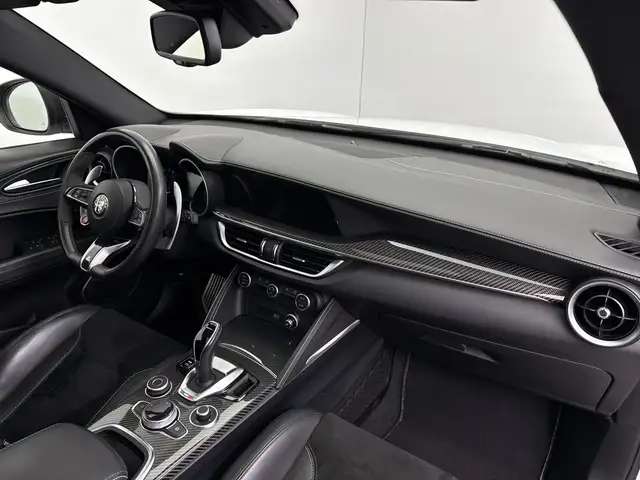 Alfa Romeo Stelvio view 10
