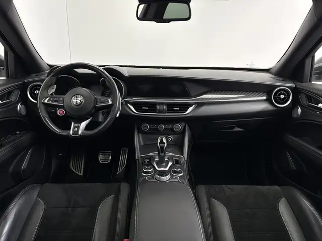 Alfa Romeo Stelvio view 7
