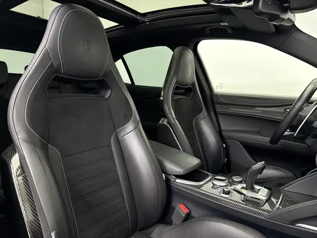 Alfa Romeo Stelvio view 12