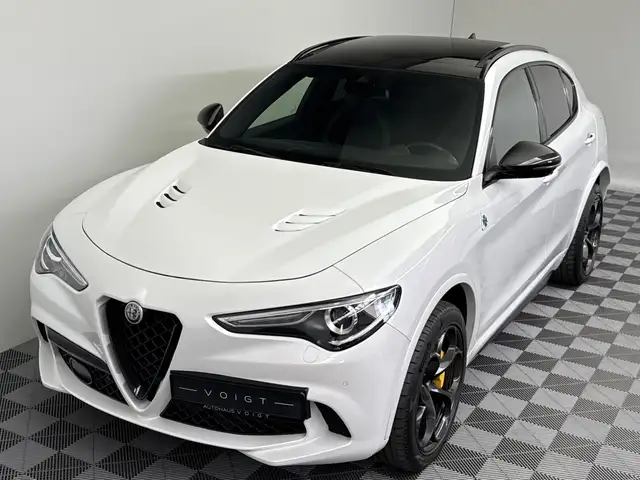 Alfa Romeo Stelvio view 2