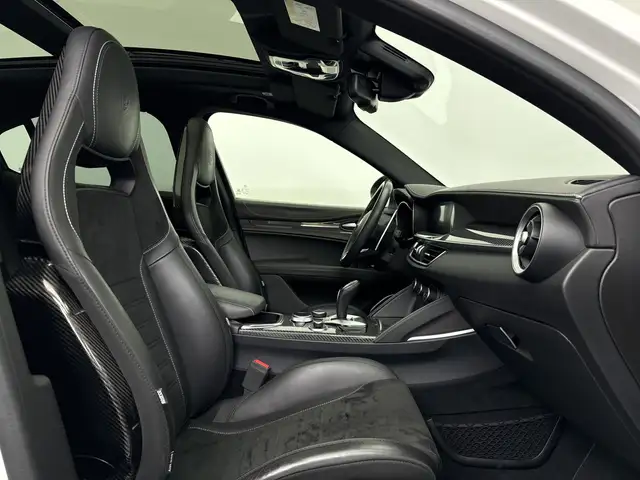 Alfa Romeo Stelvio view 11