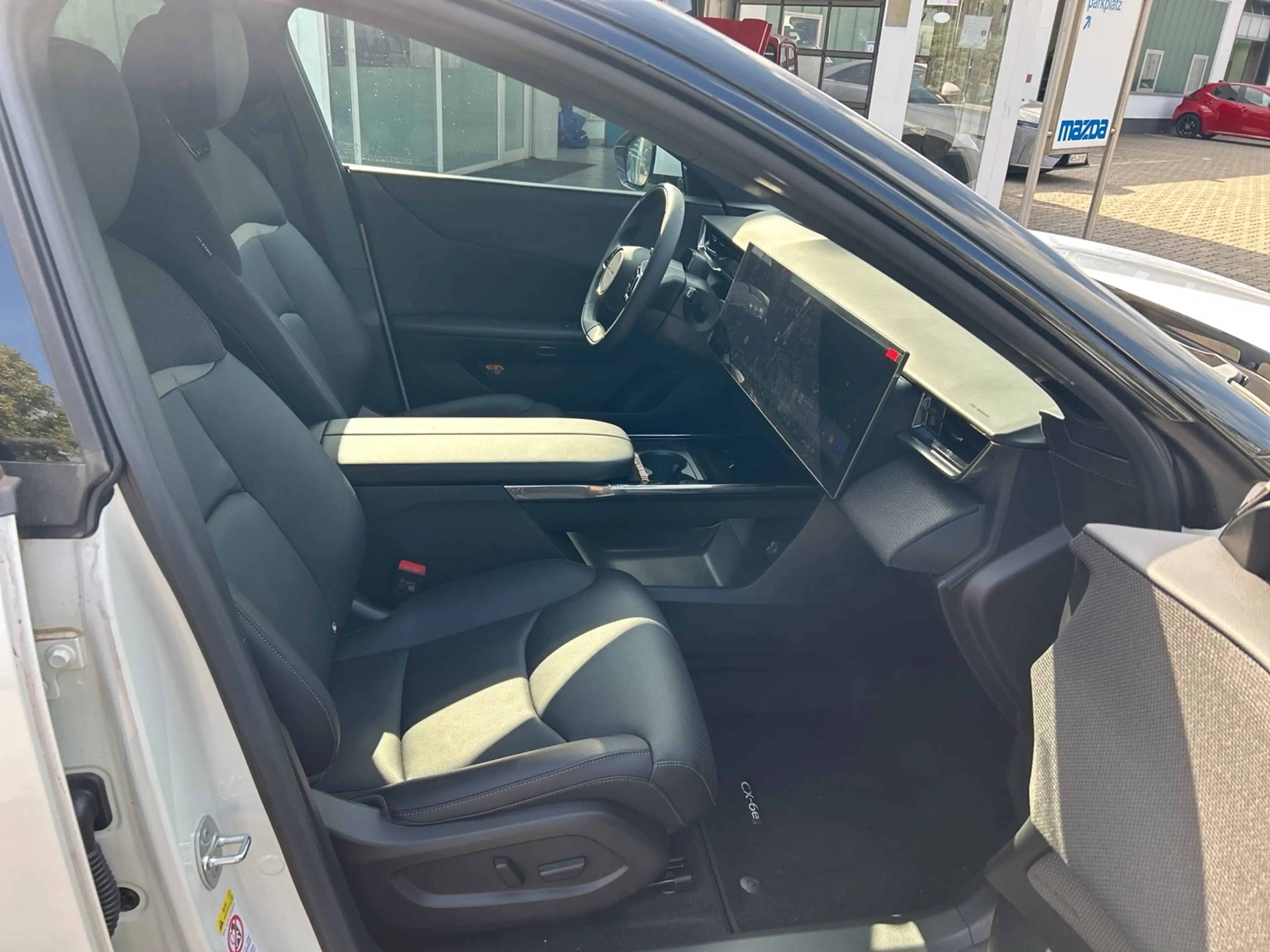 Mazda CX-6e RWD Takumi BKTR PABS 5WGN EV 258ps 1AT — photo 7