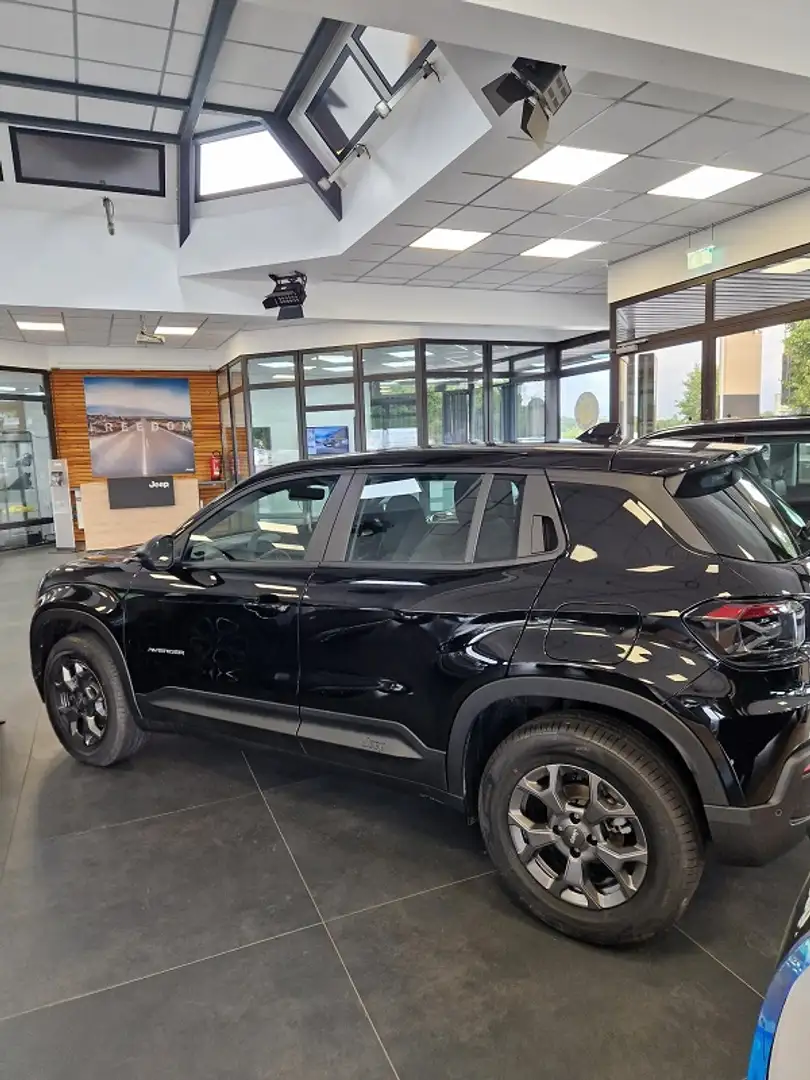 Jeep Avenger e-Hybrid Autom. Longit. -sofort- Schwarz - 2
