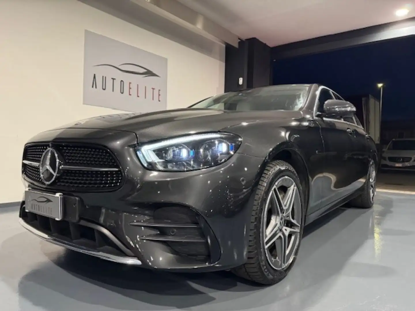 Mercedes-Benz E 300 de 4Matic Berlina Premium Plus AMG Nero - 1