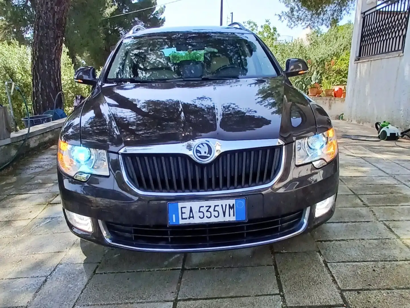 Skoda Superb Superb Wagon 2.0 tdi Elegance Marrone - 1