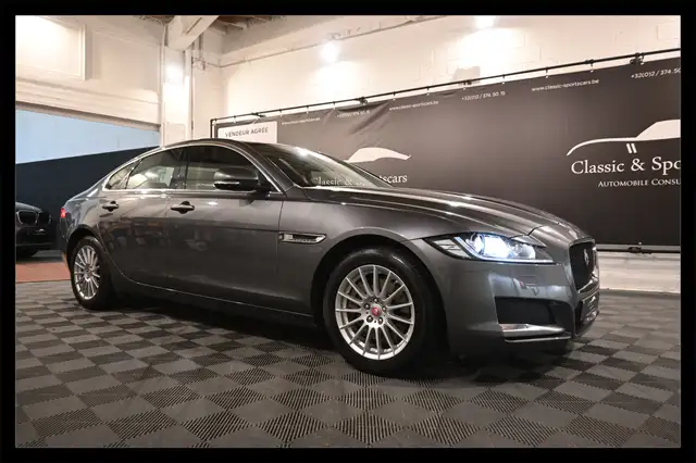 Jaguar XF XF 2.0 D / CAMERA / CARPLAY / LEDS / FULL OPTIONS !!