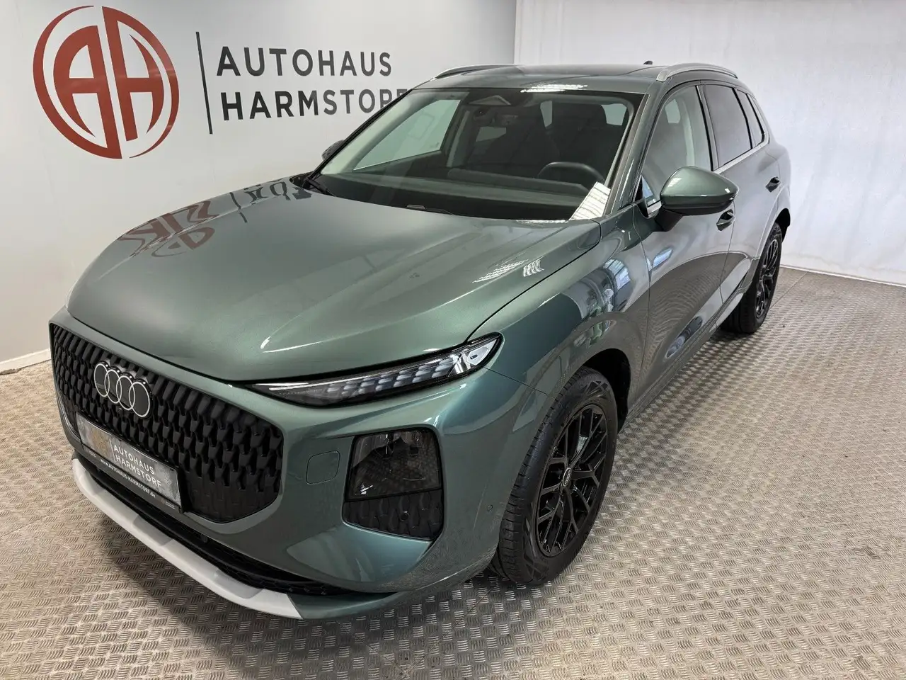 Audi Q3 TFSI 110 kW AHK*StHz*Panodach* 2
