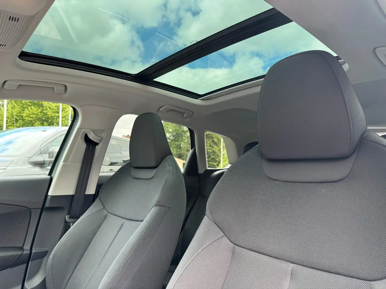 Audi Q3 TFSI 110 kW AHK*StHz*Panodach* 11