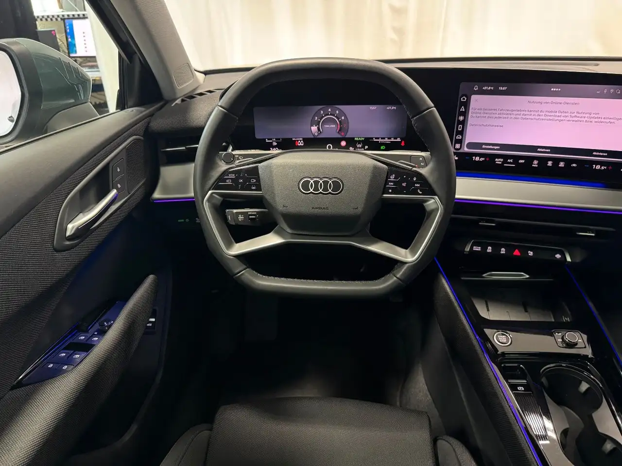 Audi Q3 TFSI 110 kW AHK*StHz*Panodach* 12
