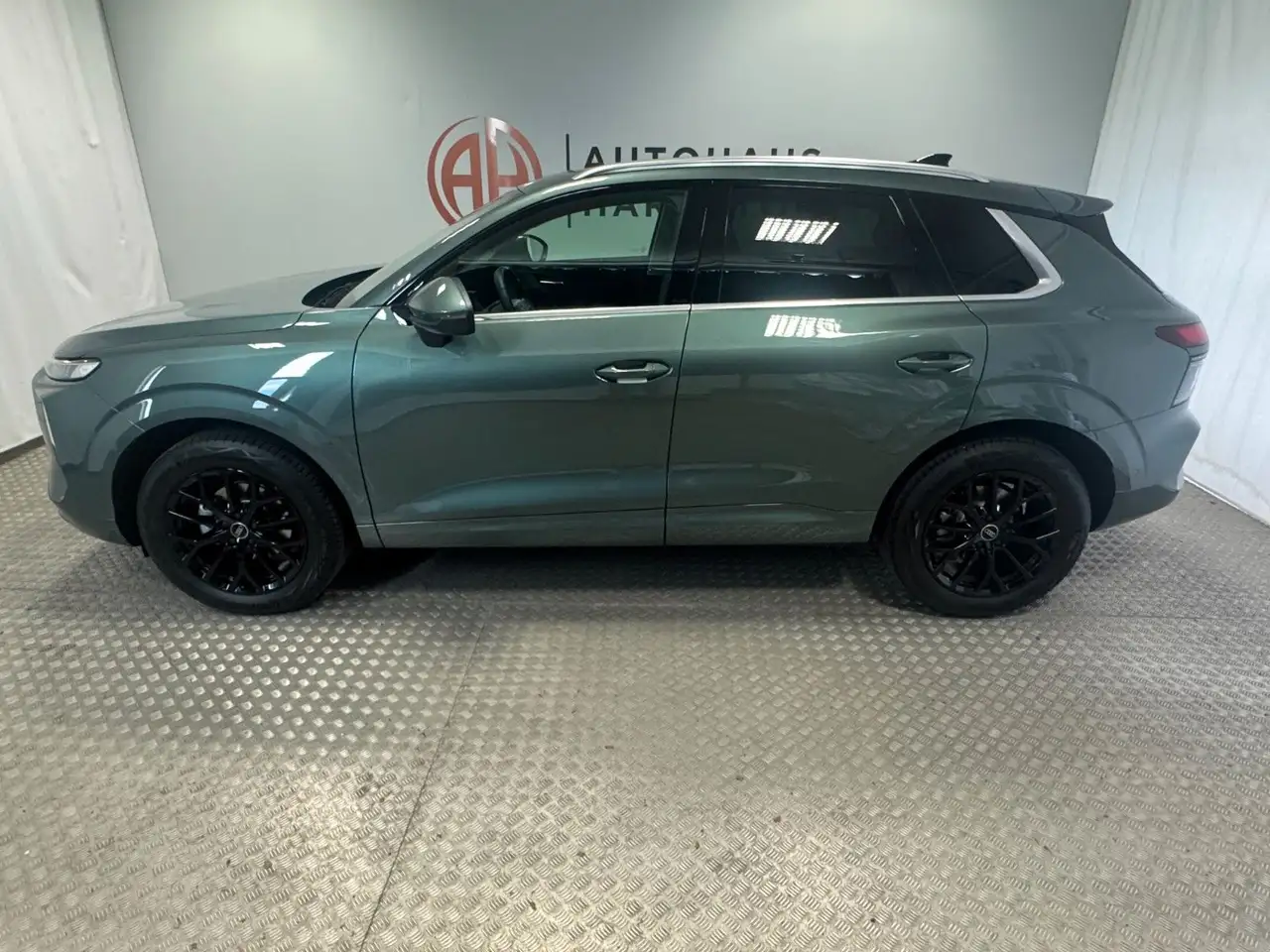 Audi Q3 TFSI 110 kW AHK*StHz*Panodach* 3