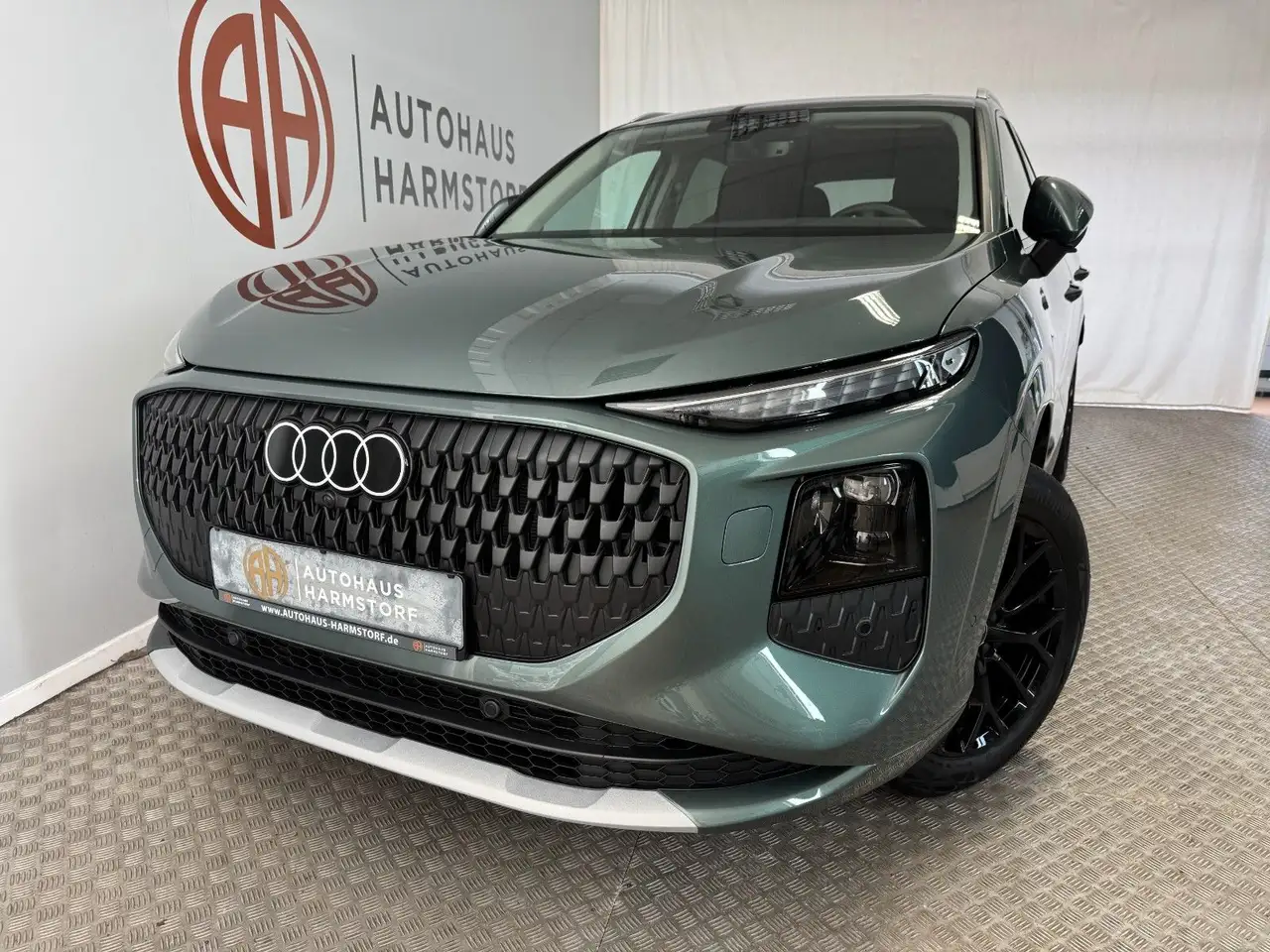 Audi Q3 TFSI 110 kW AHK*StHz*Panodach*