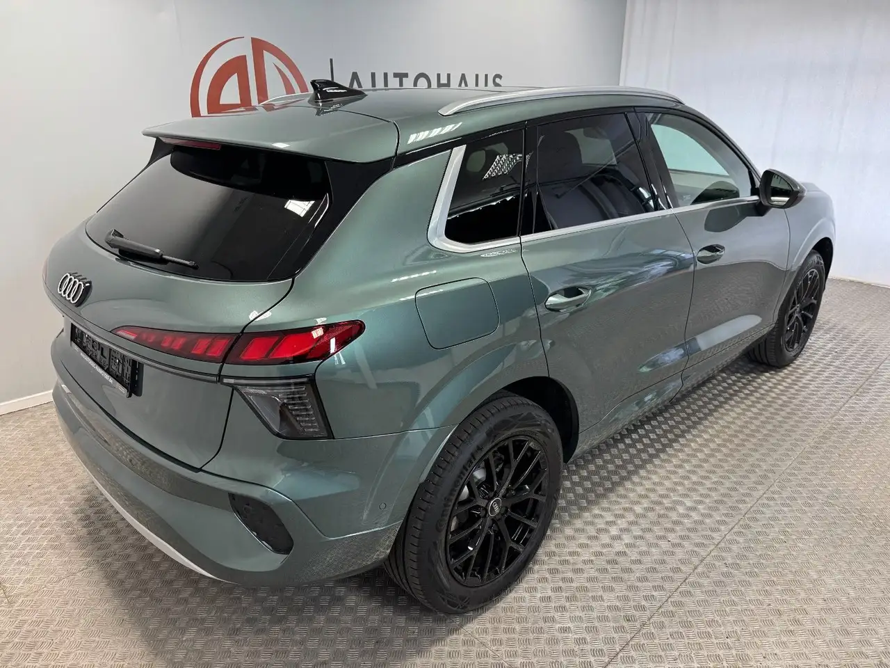Audi Q3 TFSI 110 kW AHK*StHz*Panodach* 6