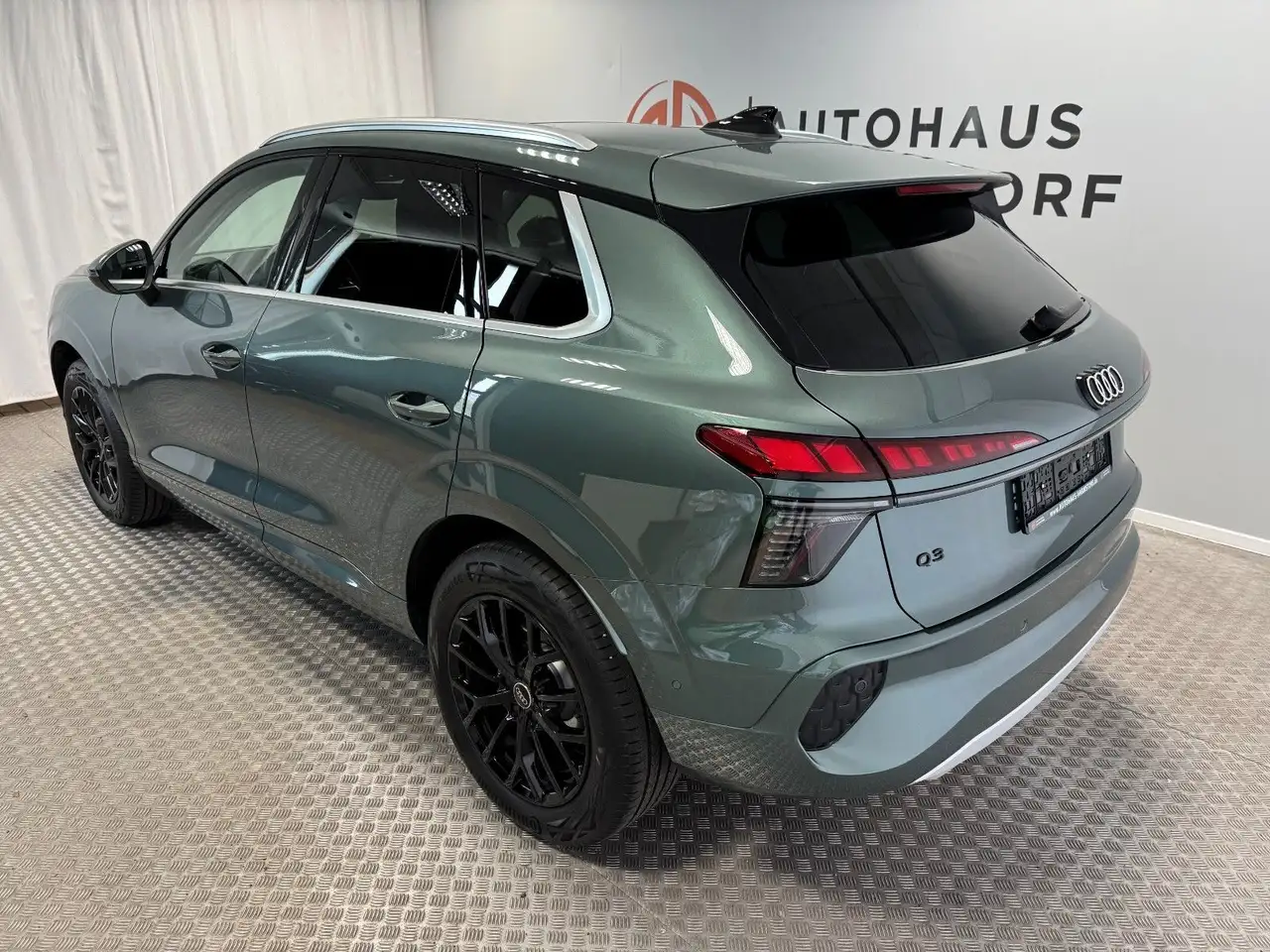 Audi Q3 TFSI 110 kW AHK*StHz*Panodach* 4