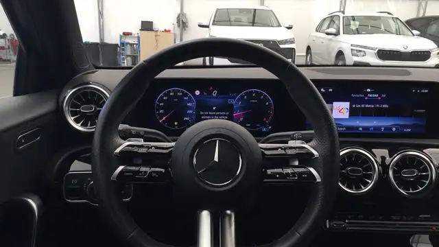 Mercedes-Benz A view 9