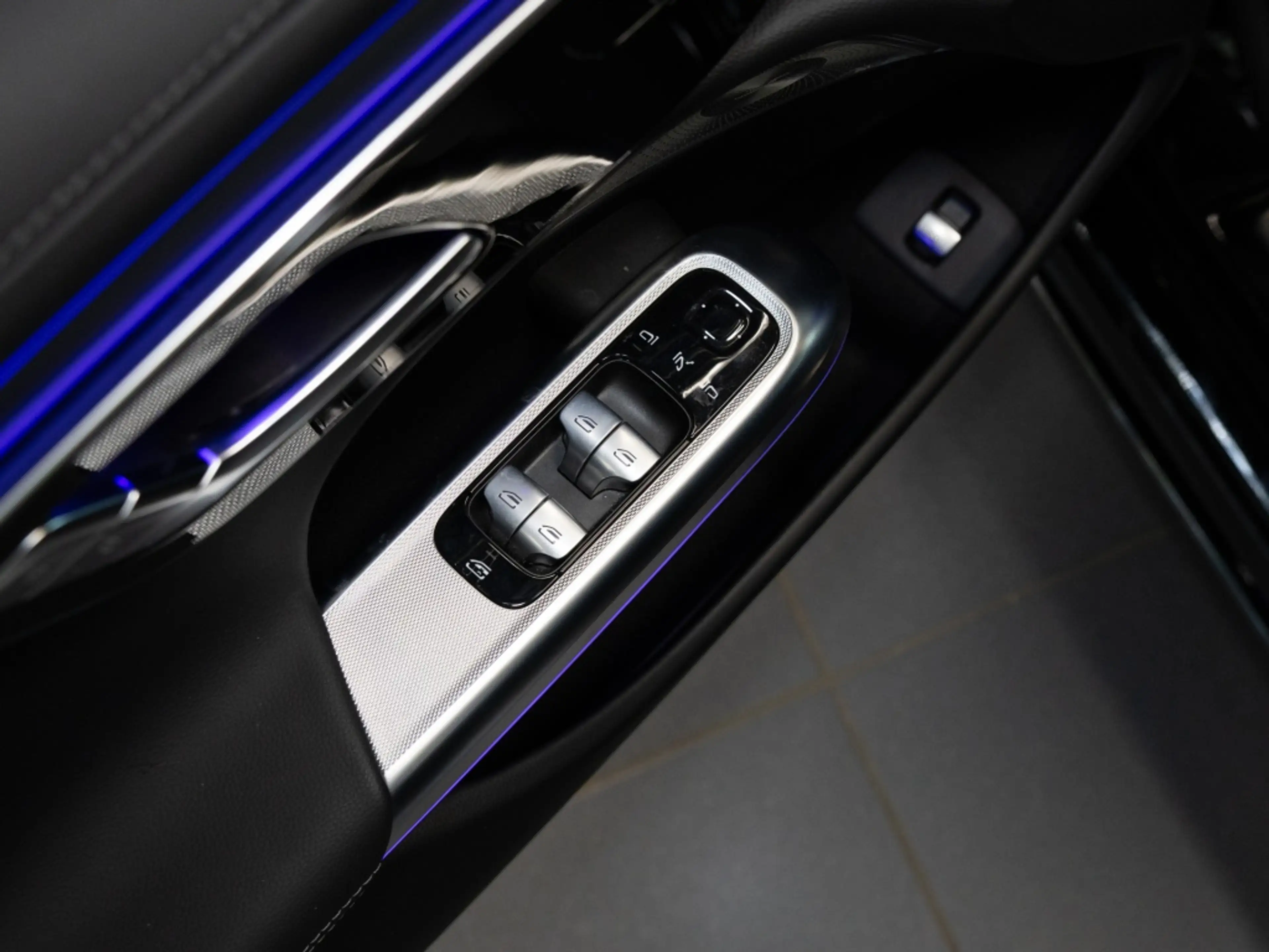 Mercedes-Benz E 300 de 4M , AMG BURM NIGHT DISTR KAMERA SPUR — photo 12