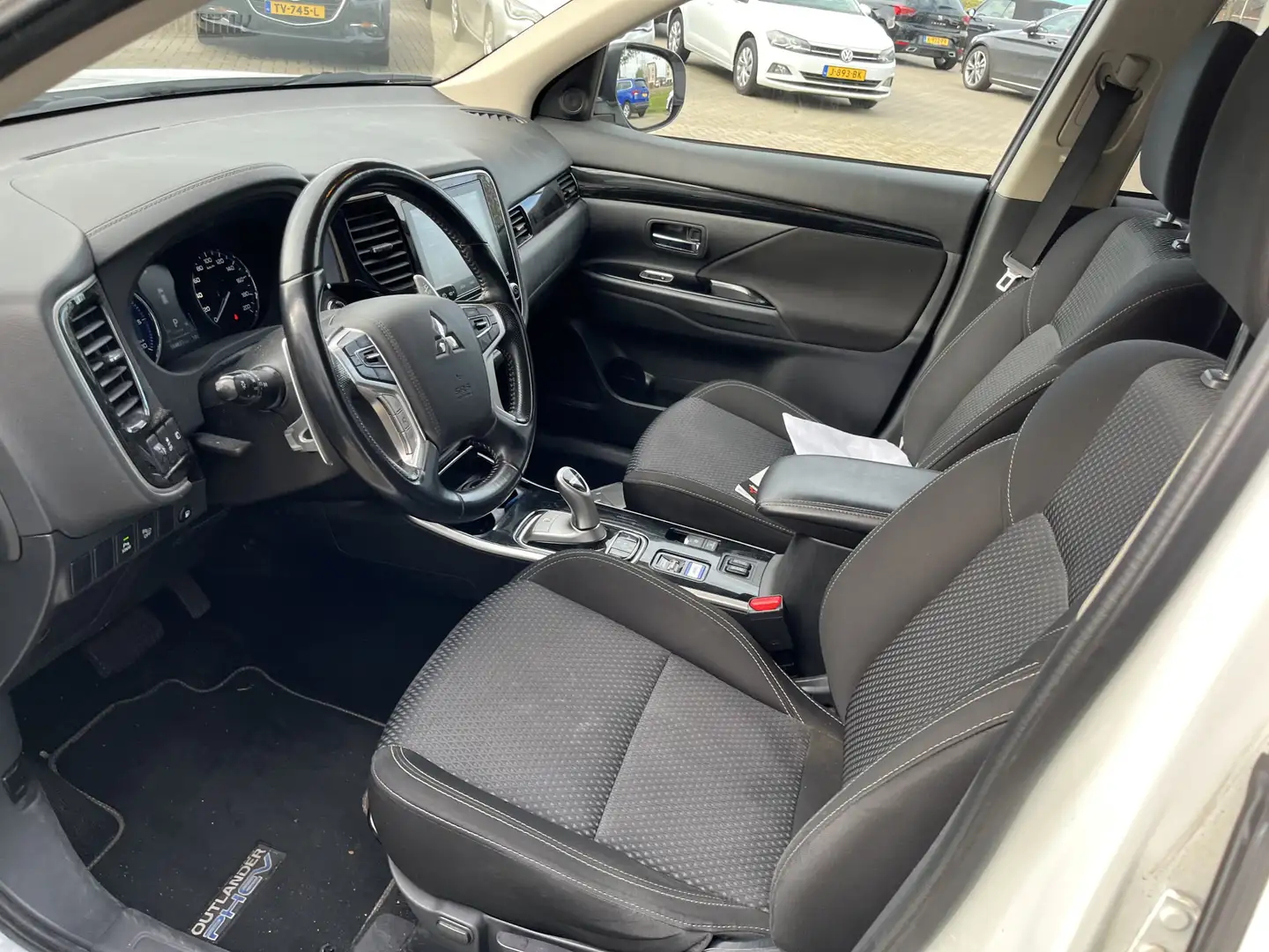 Mitsubishi Outlander 2.4 PHEV Pure LMV / Nav / Clima / Cruise / Trekhaa Wit - 2