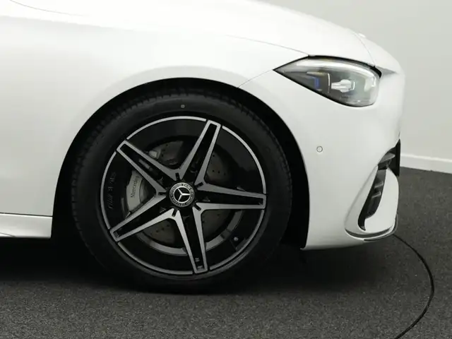 Mercedes-Benz C-Class view 8