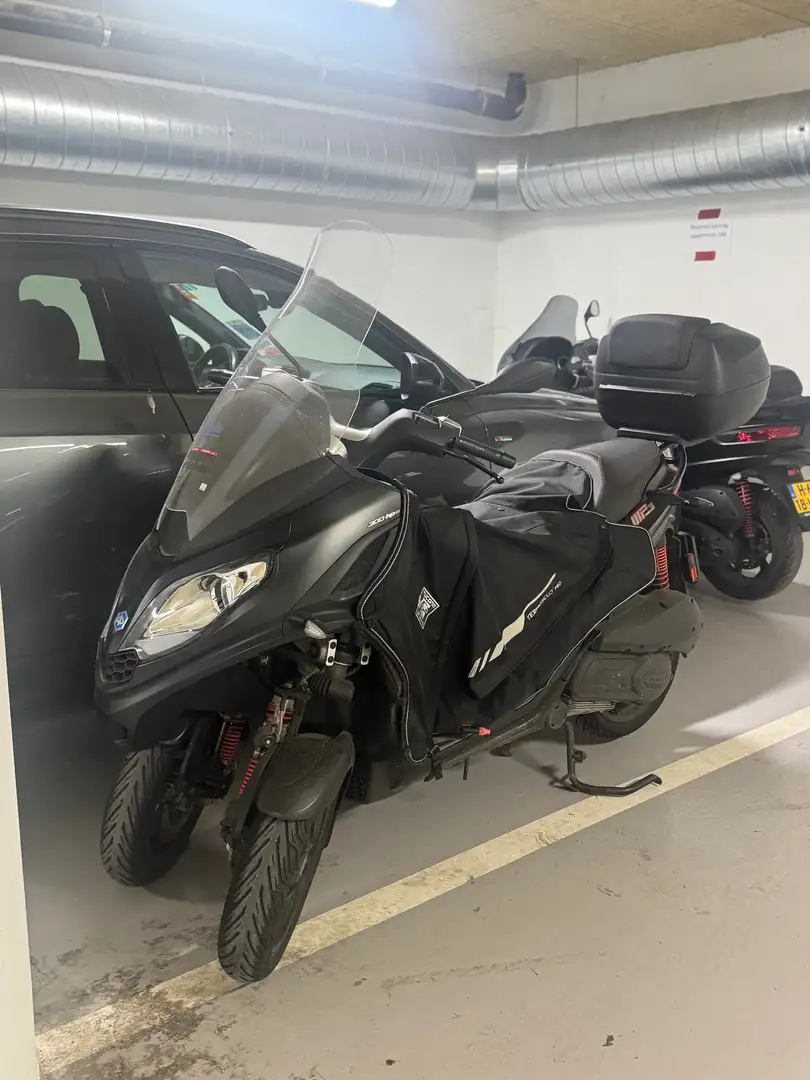 Piaggio MP3 300 Hpe Zwart - 1