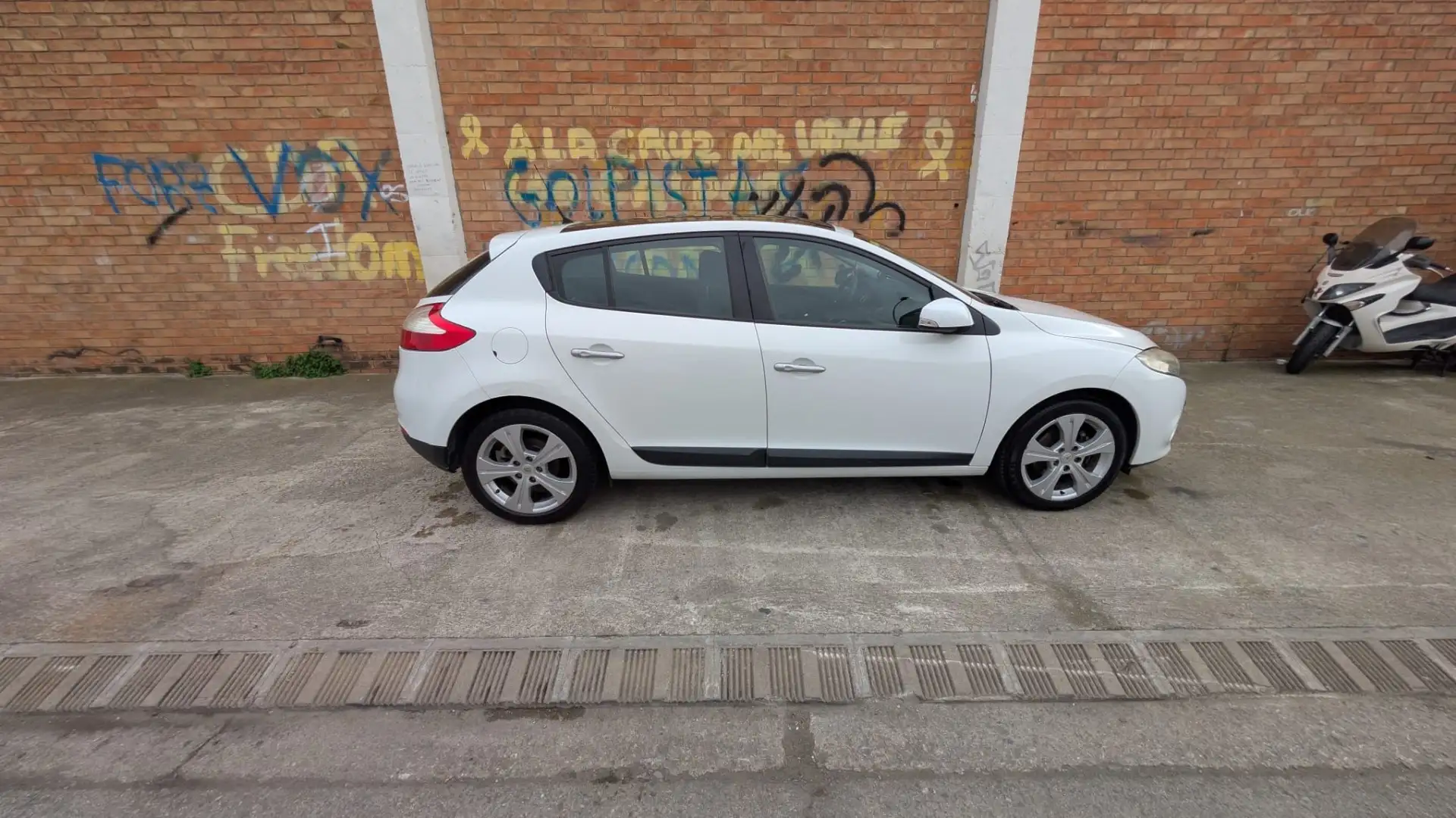 Renault Megane Mégane 1.6 Dynamique 110 - 1