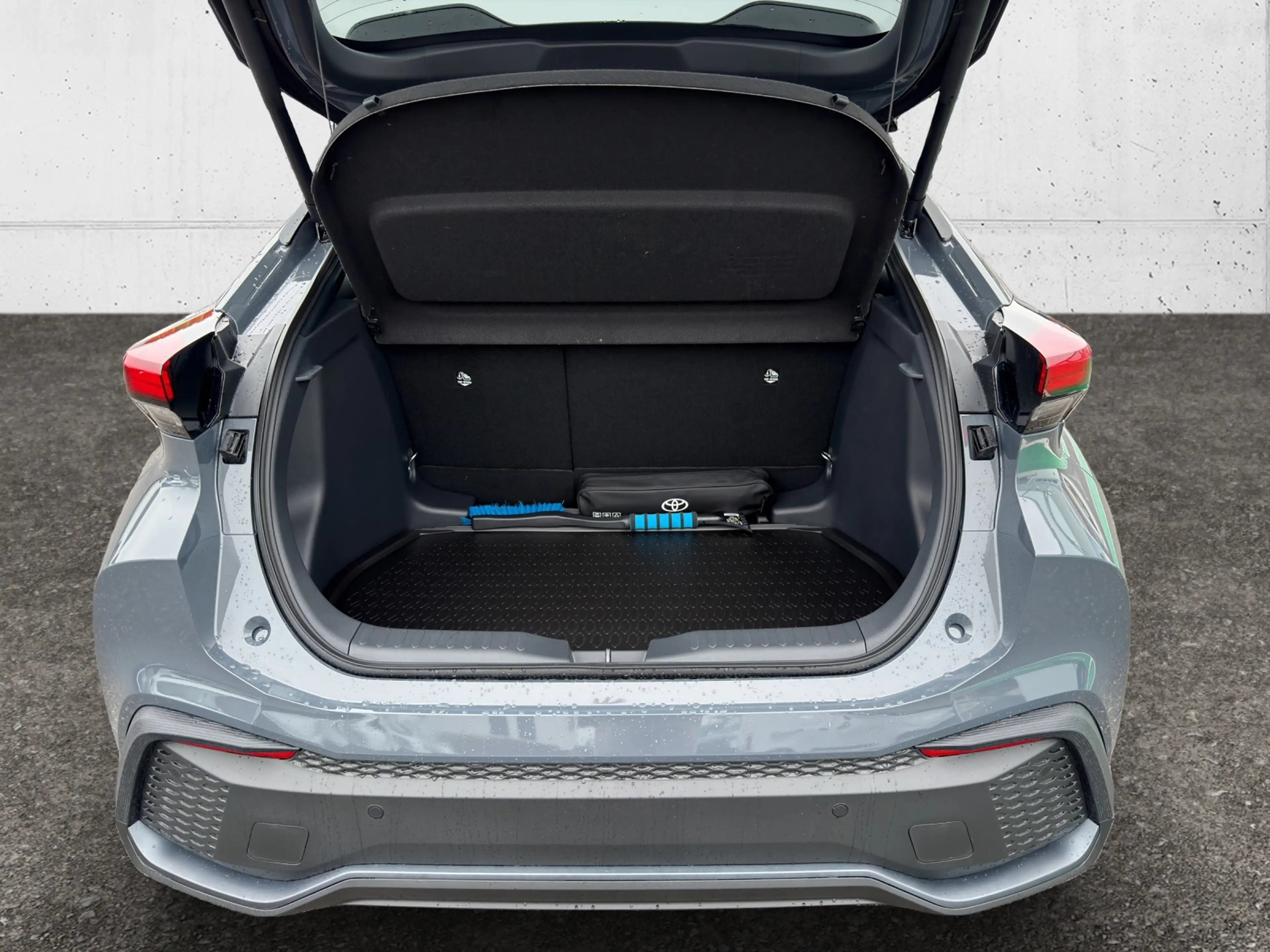 Toyota C-HR 2WD 1,8 VVT-i Hybrid Teamplayer Technik-P. 5t. — photo 4