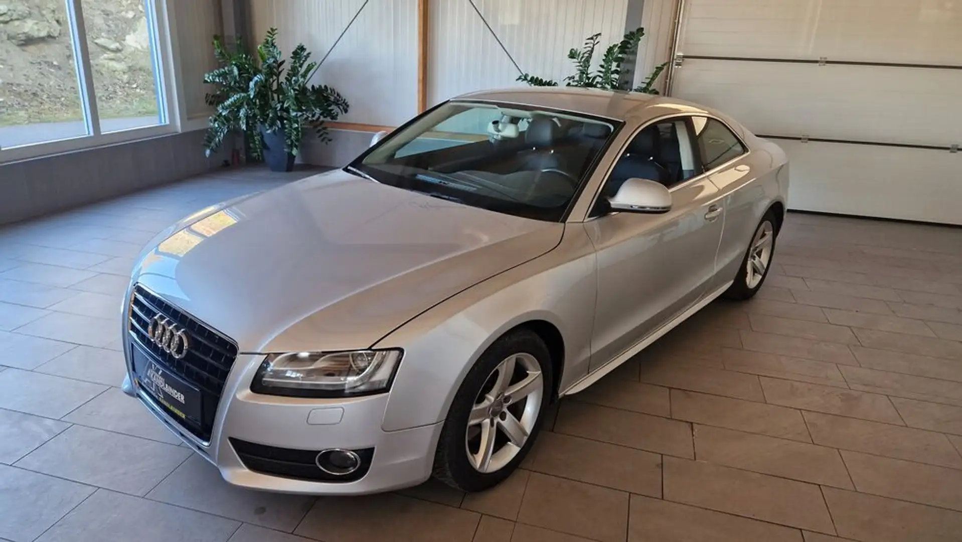 Audi A5 Coupé 2,0 T FSI Aut. Silber - 2