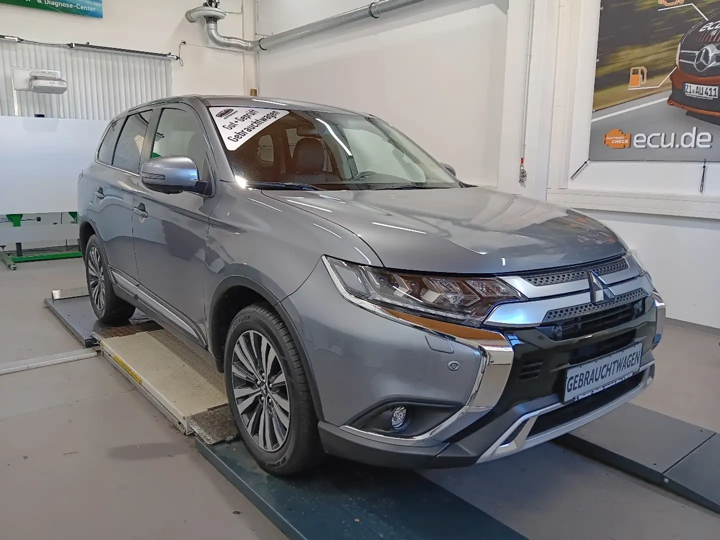 Mitsubishi Outlander Diamant+ 7-Sitzer 2.0 2WD CVT Gris - 1