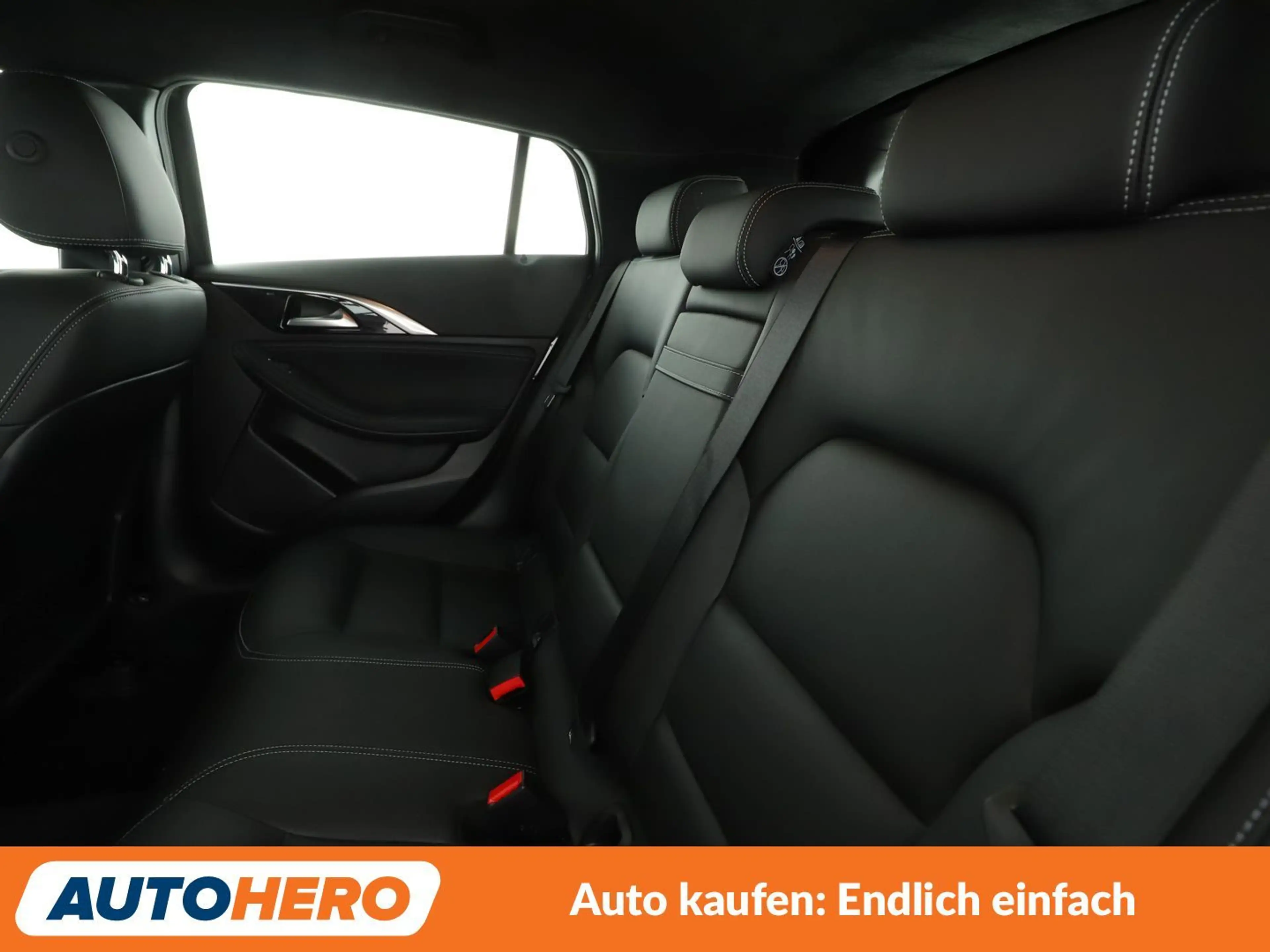 Infiniti Q30 1.6 Luxe Tech Aut*NAVI*TEMPO*PDC*SHZ*KLIMA* — photo 14