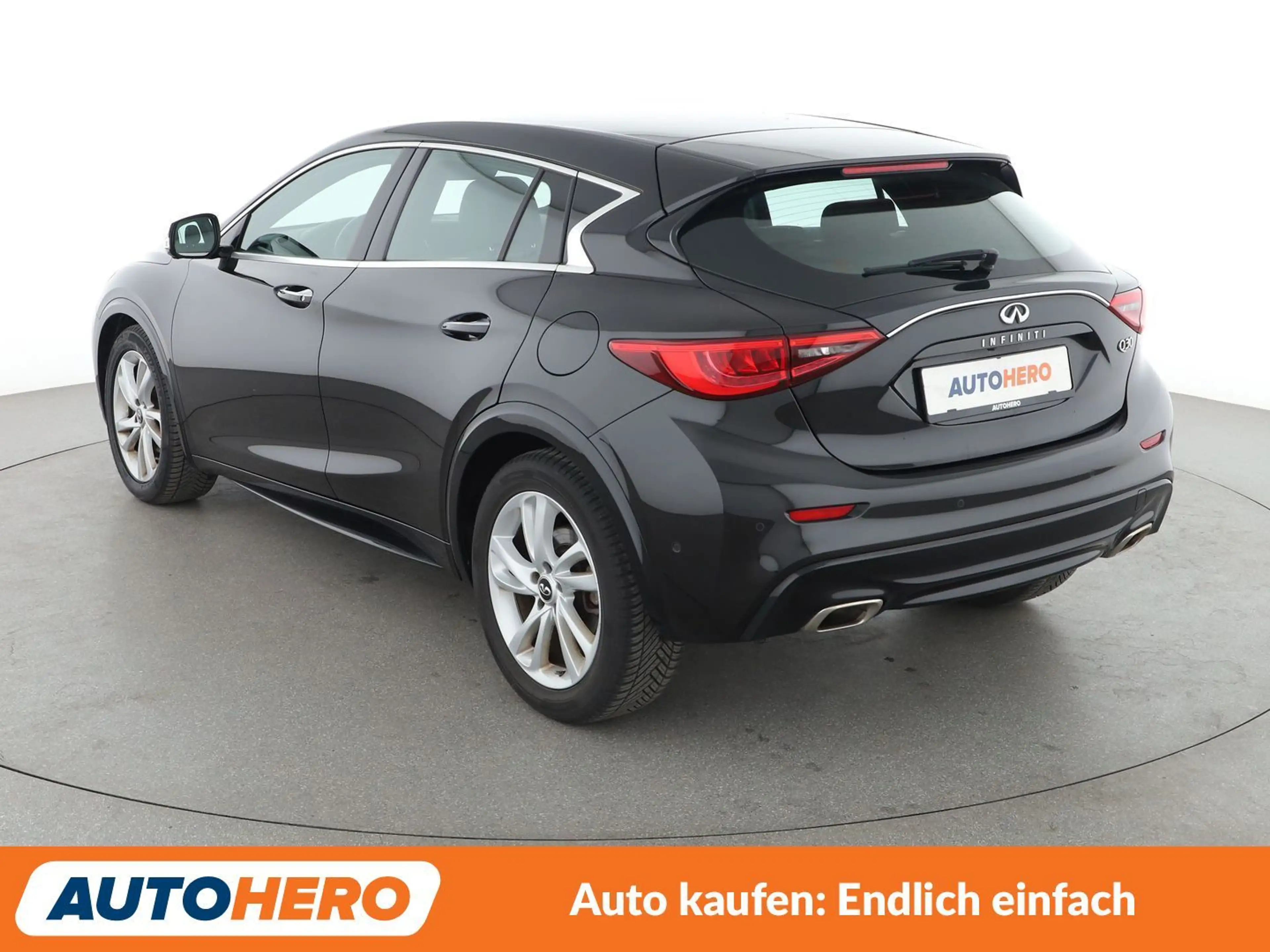 Infiniti Q30 1.6 Luxe Tech Aut*NAVI*TEMPO*PDC*SHZ*KLIMA* — photo 4