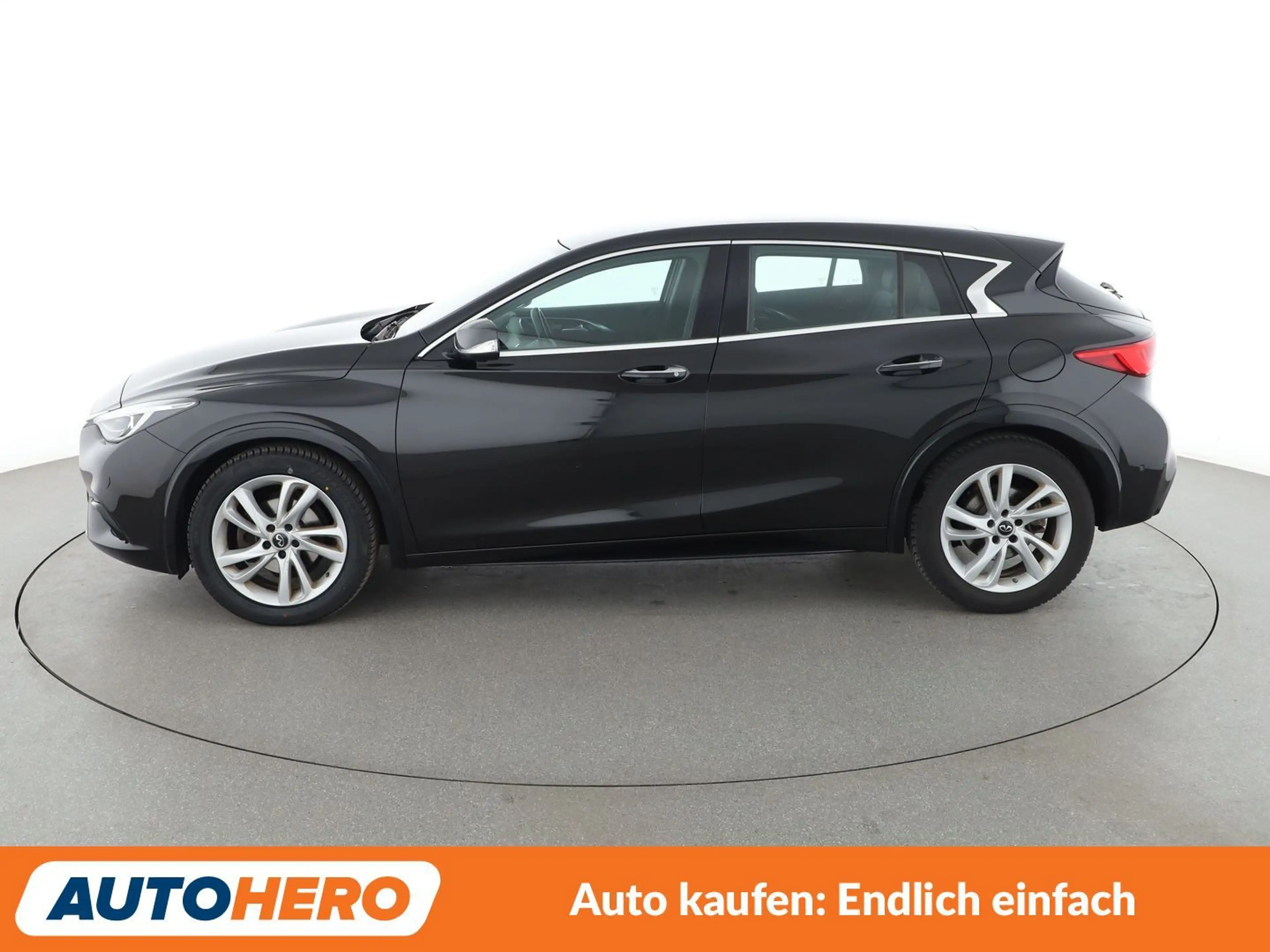Infiniti Q30 1.6 Luxe Tech Aut*NAVI*TEMPO*PDC*SHZ*KLIMA* — photo 3