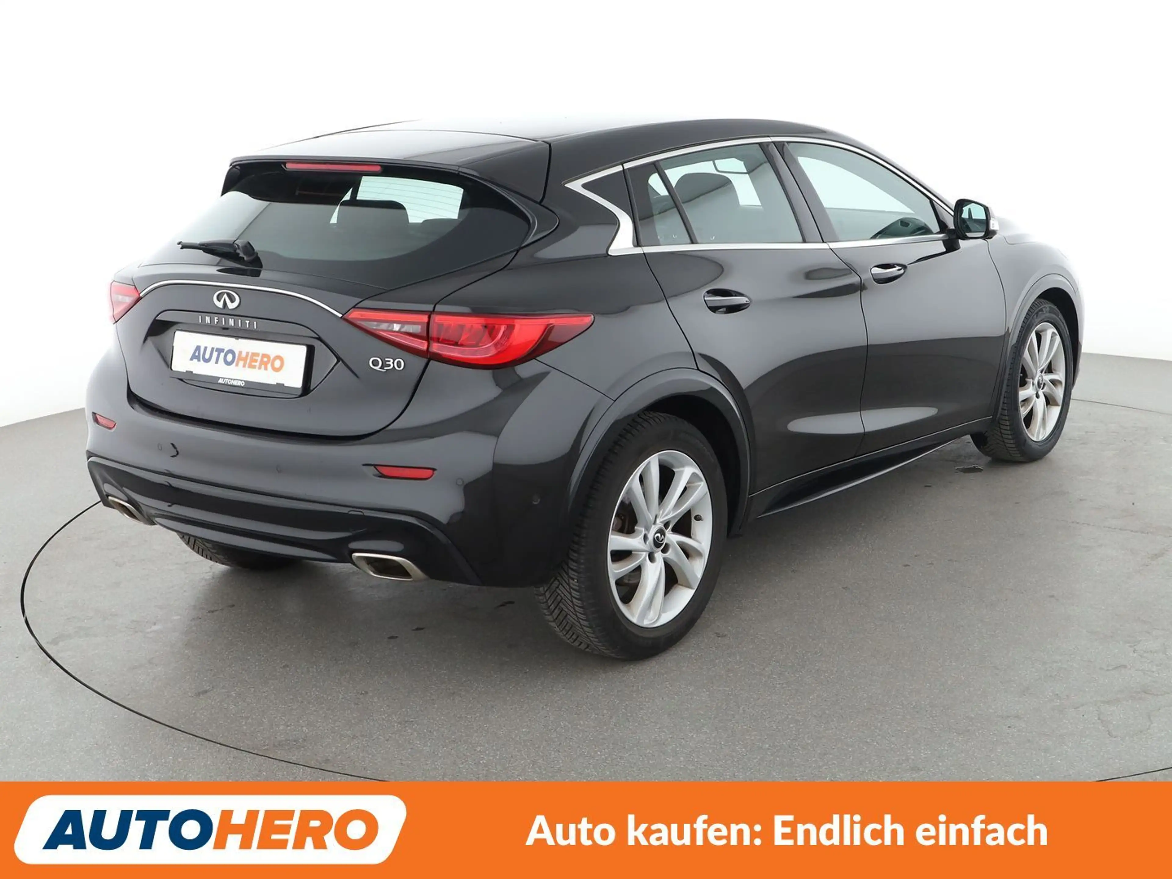 Infiniti Q30 1.6 Luxe Tech Aut*NAVI*TEMPO*PDC*SHZ*KLIMA* — photo 6