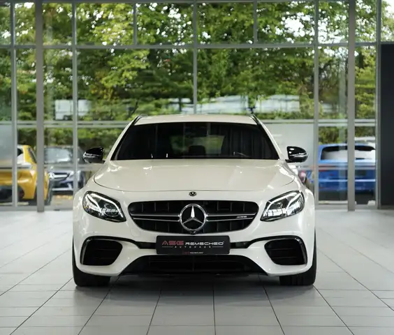 Mercedes-Benz E Class view 4