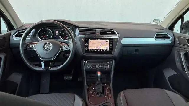 Volkswagen Tiguan view 4