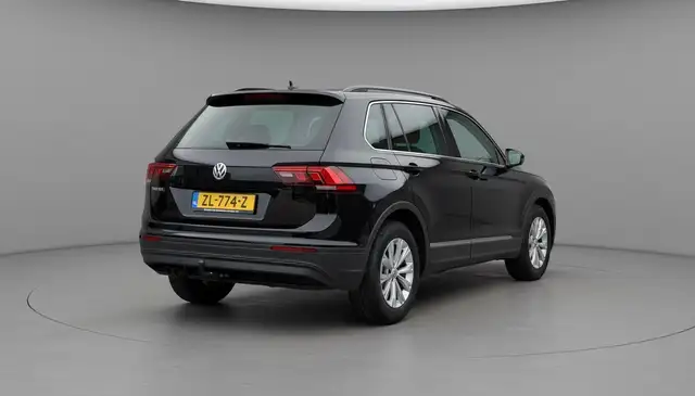 Volkswagen Tiguan view 2
