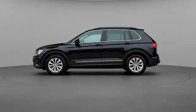 Volkswagen Tiguan view 3