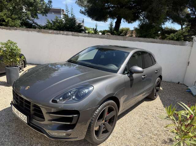 Imagine Porsche Macan Turbo PDK