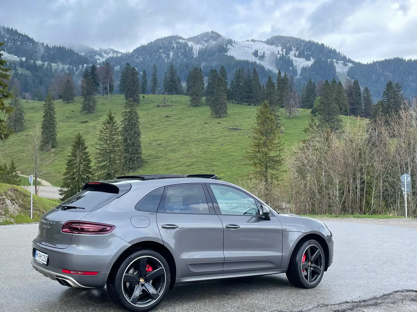 Porsche Macan Turbo PDK Grau - 2