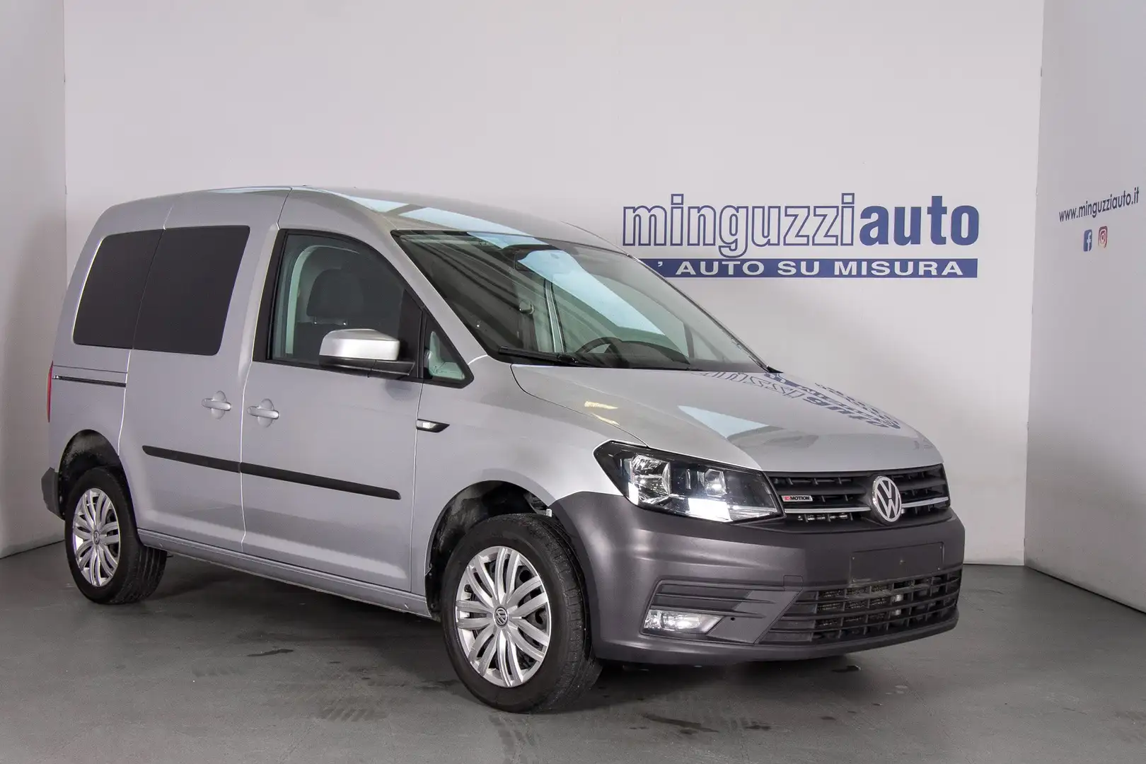 Volkswagen Caddy 2.0 TDI 4MOTION 122CV Grigio - 1