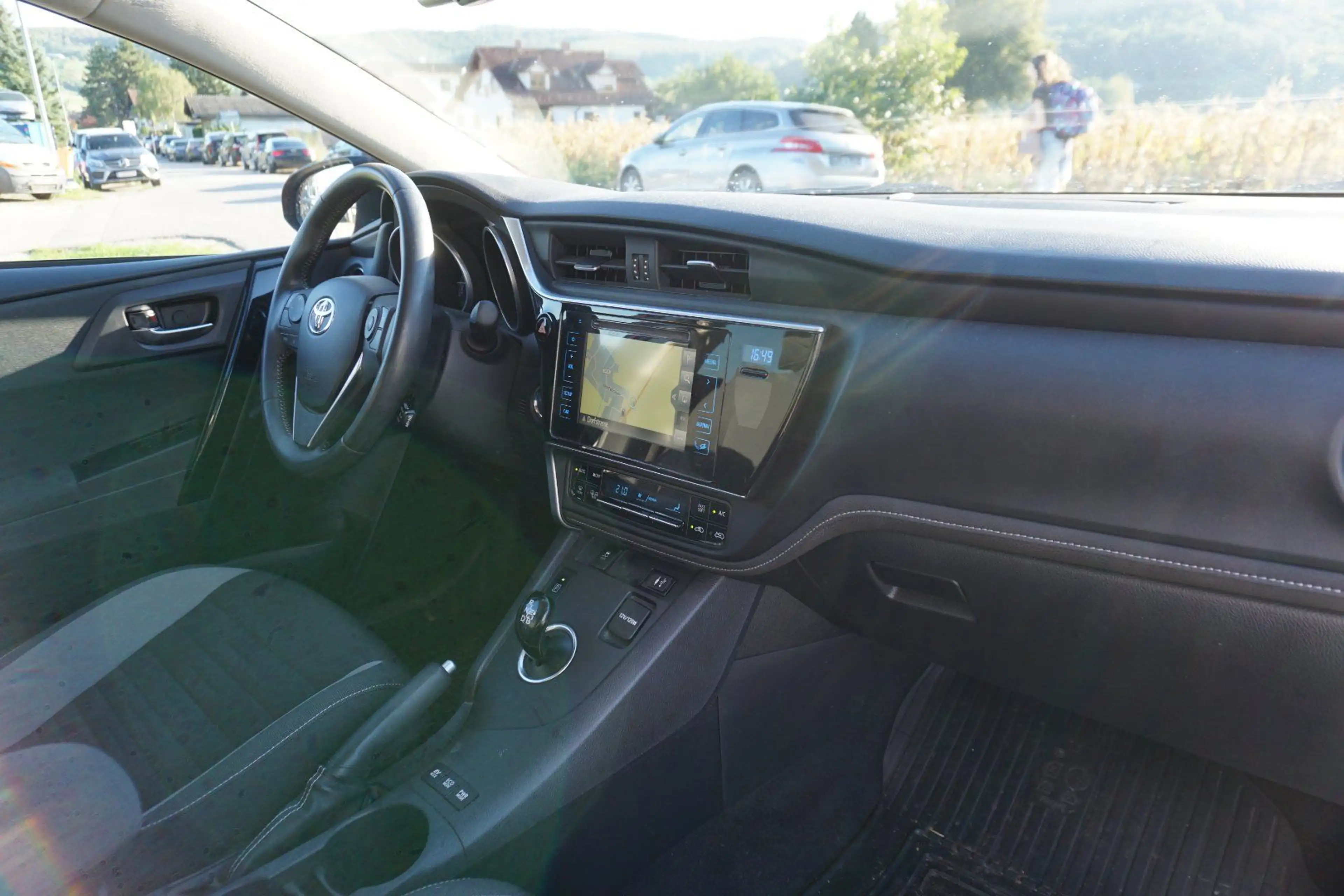 Toyota Auris 1.8 (Hybrid) Hybrid Edition 45 — photo 13