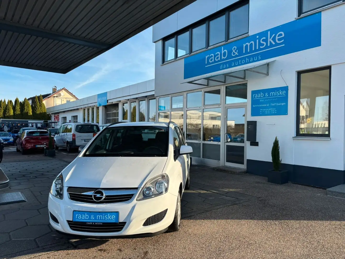Opel Zafira B Family *AHK/7-Sitze/Bluetooth* Weiß - 1