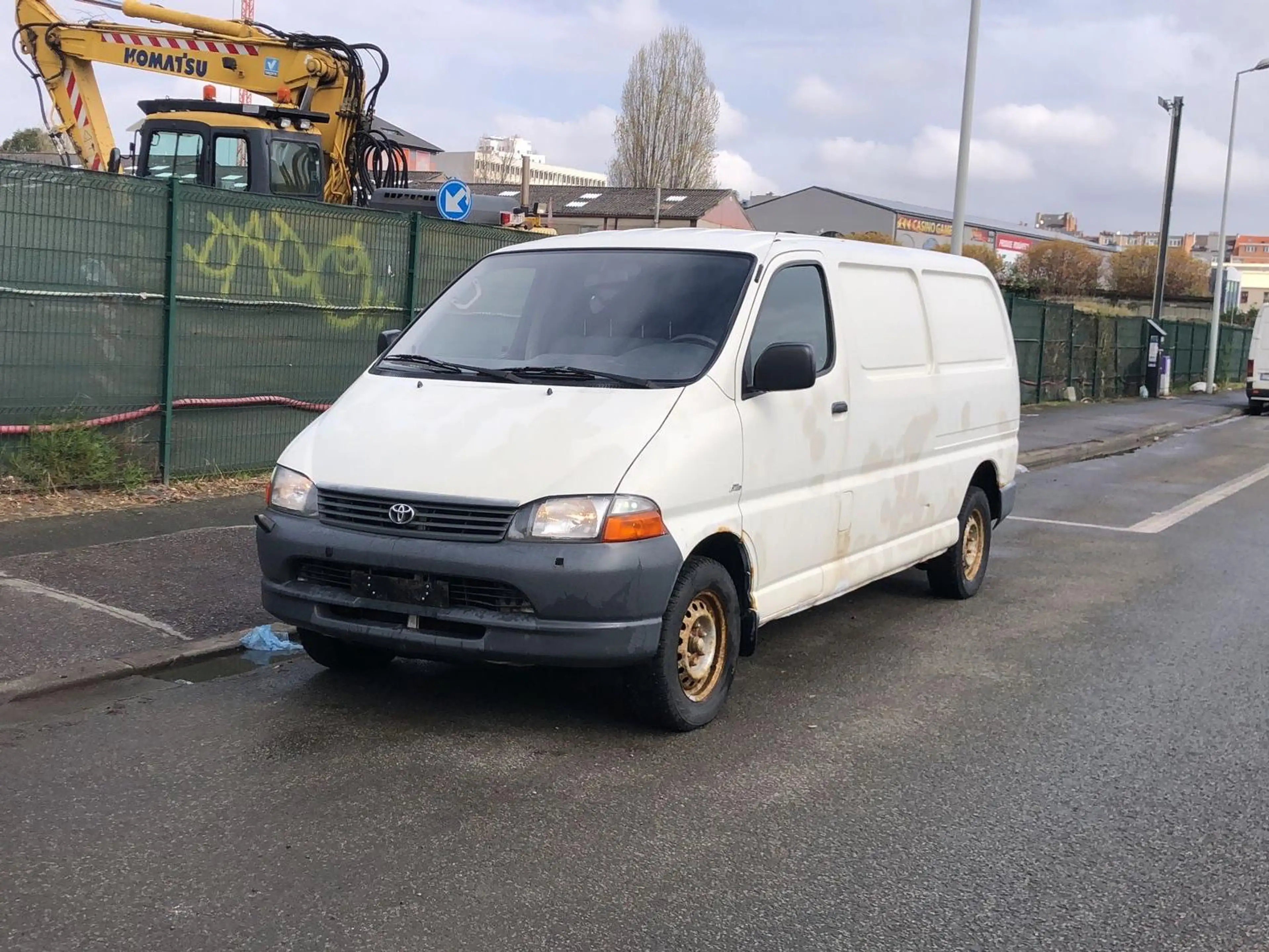 Toyota Hiace 2.5 long chassis — photo 3